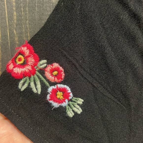 Kendall & Kylie Romper XS Black Floral Embroidered Crochet Trim Deep V-neck Boho - Picture 6 of 8